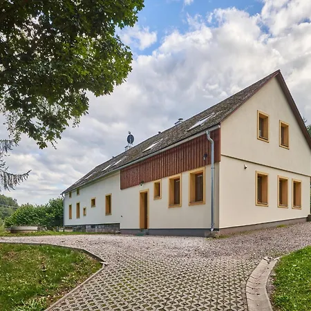 Spacious Mountain Retreat, Cleaning Included Ferienhaus *